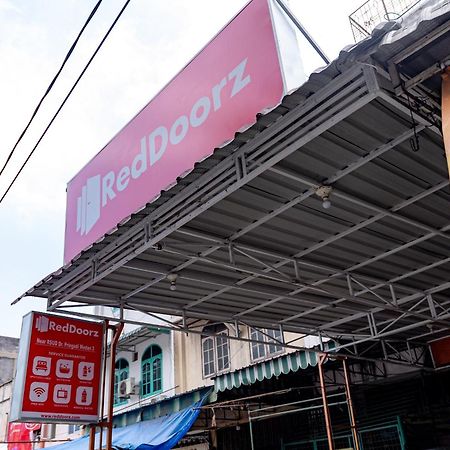 ホテル Reddoorz Near Rsud Dr Pringadi Medan 3 エクステリア 写真