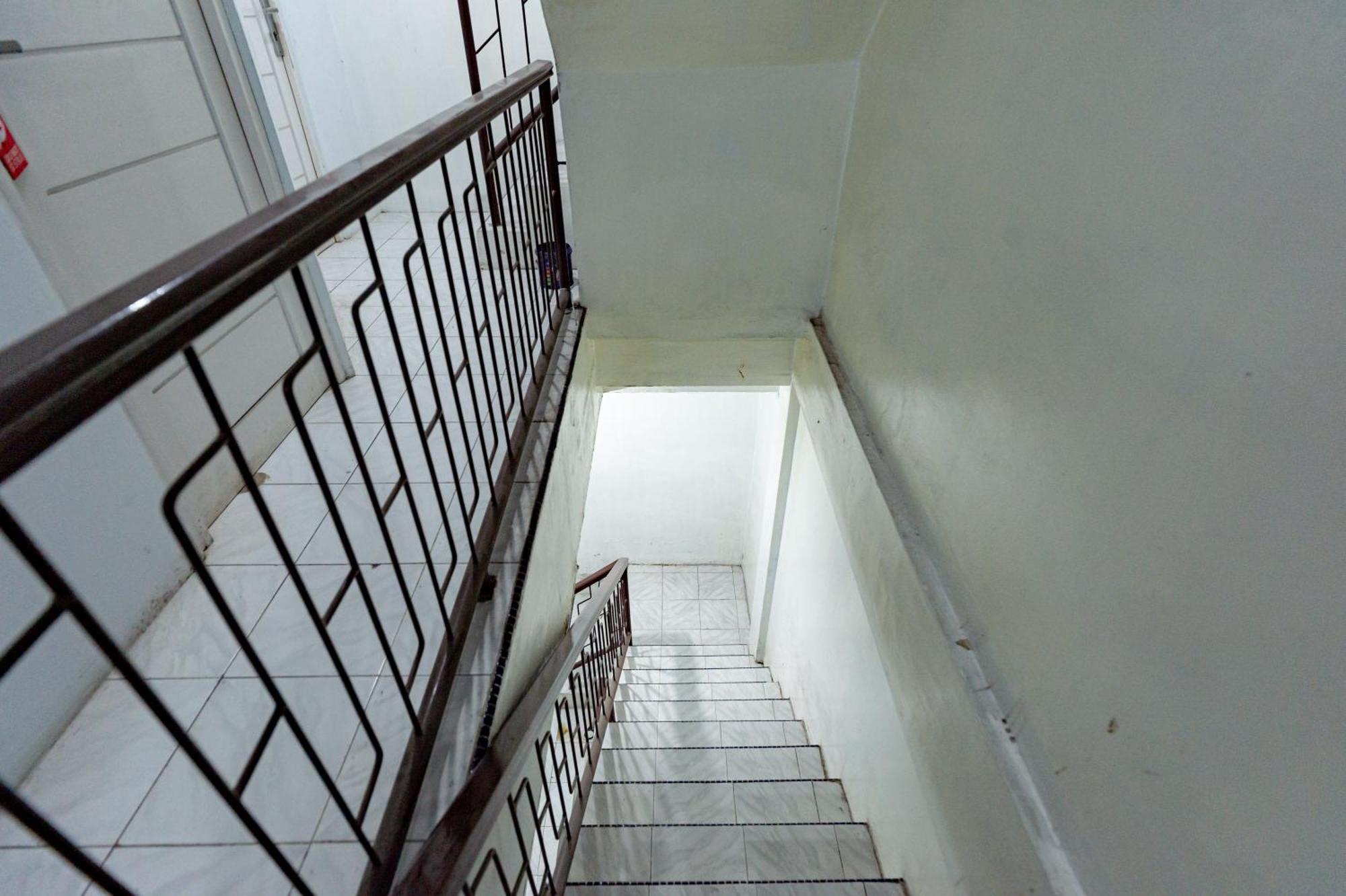 ホテル Reddoorz Near Rsud Dr Pringadi Medan 3 エクステリア 写真