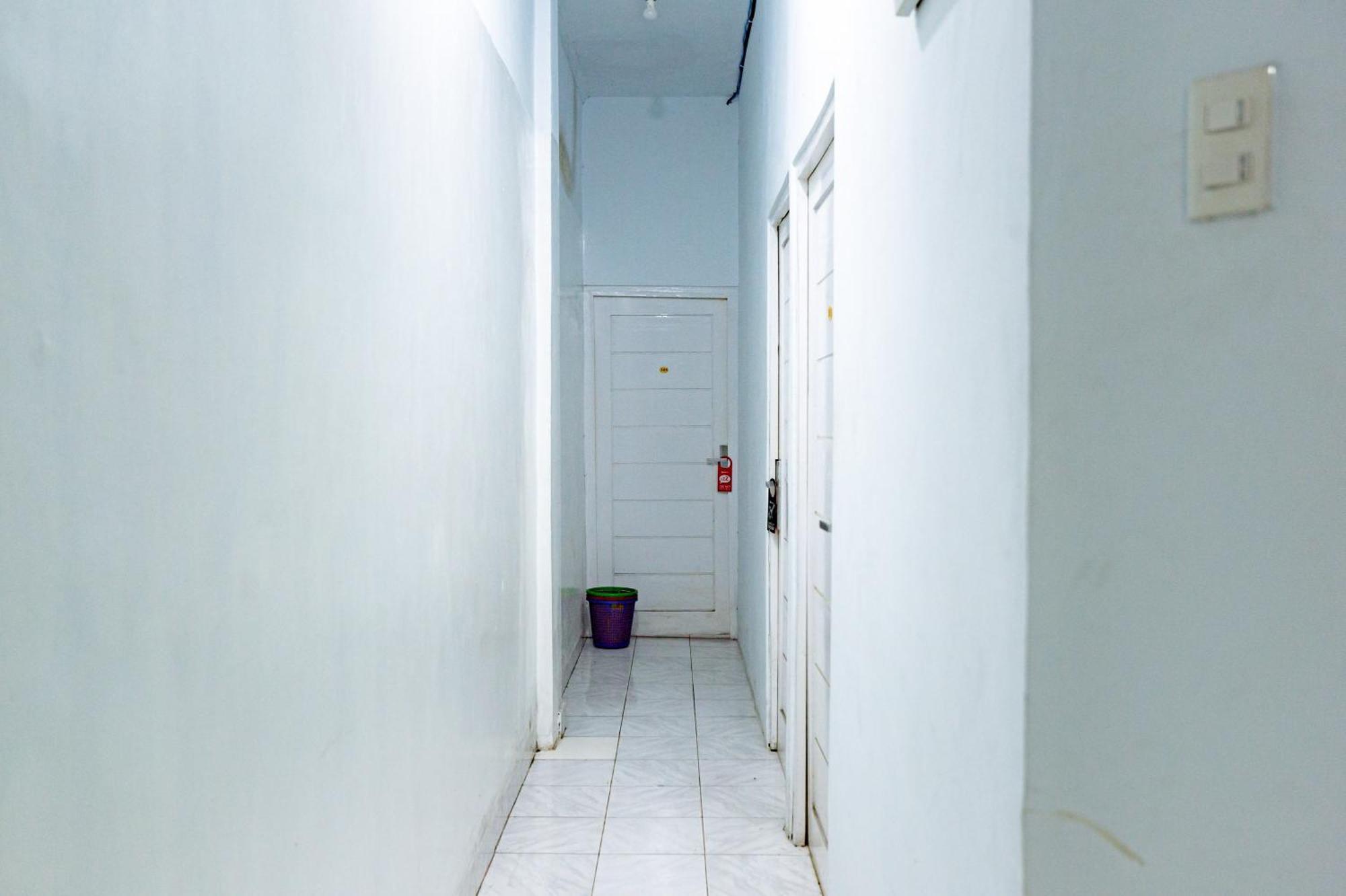 ホテル Reddoorz Near Rsud Dr Pringadi Medan 3 エクステリア 写真