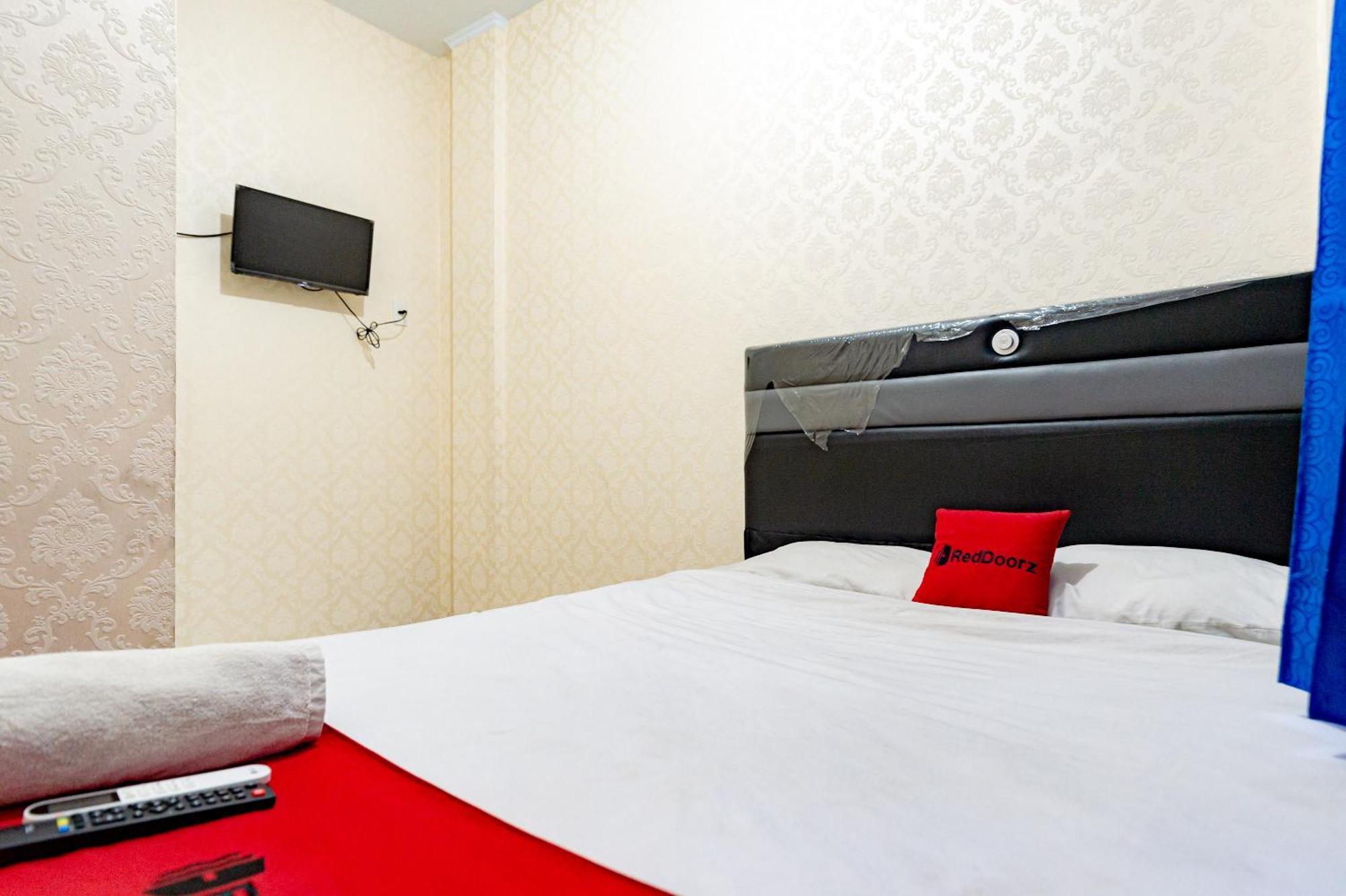 ホテル Reddoorz Near Rsud Dr Pringadi Medan 3 エクステリア 写真